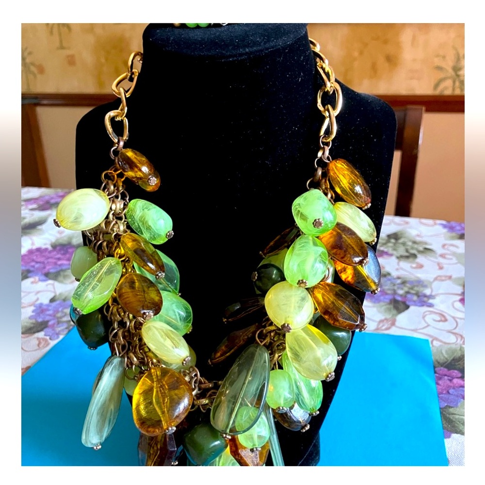 Vintage green grape and amber lucite necklace EXCELLENT CONDITION